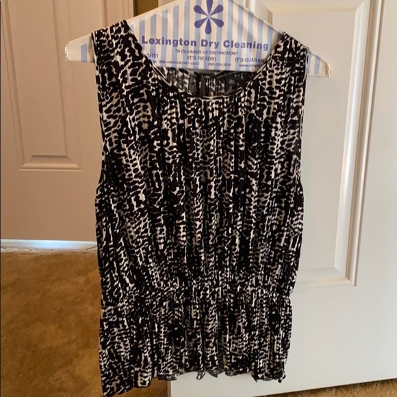 Banana Republic black and white silky soft top - Picture 1 of 4